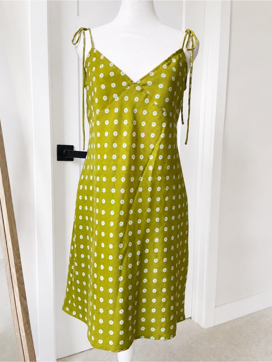 Levi's Dresses & Skirts - Levi's Green Daisy Print Mini Dress with Tie Straps
